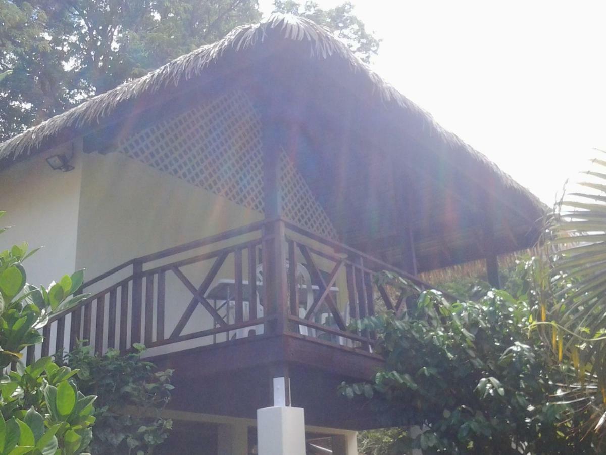 Fare Manutea Hotel นูกูฮิวา ภายนอก รูปภาพ