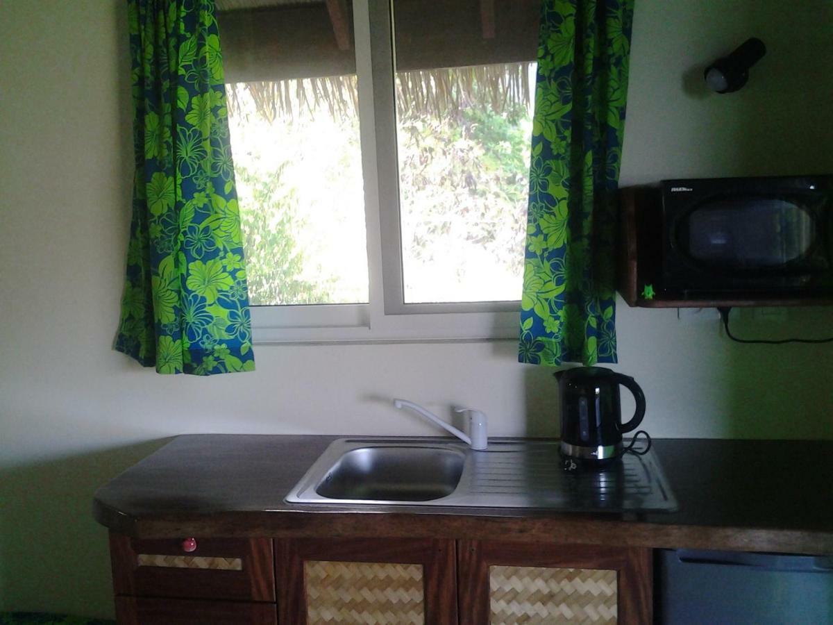 Fare Manutea Hotel นูกูฮิวา ภายนอก รูปภาพ